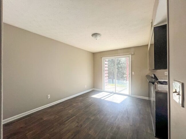 Photo - READY NOW!!! 2 Bed 1 Bath in Snellville