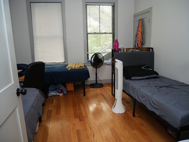 15 Maywood St Unit 2