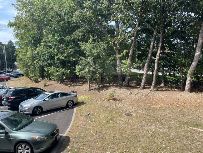 Photo - Spacious Top Floor 1 bed, Parking sand utilities inc, Right in front of the train EASY EASY CHOICE