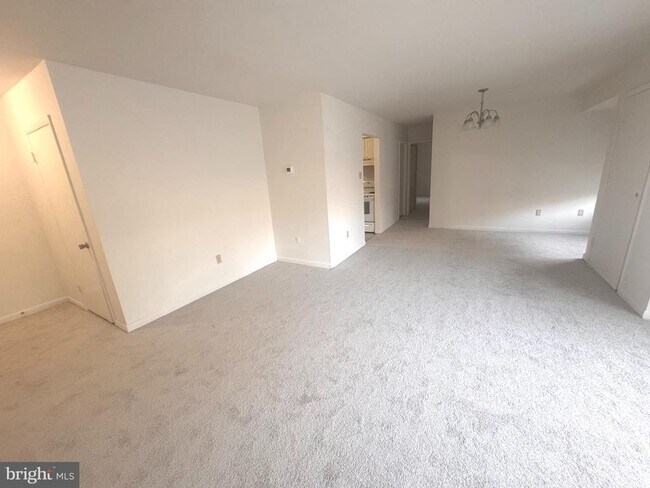 Photo - 8865 Roll Right Ct Unidad J