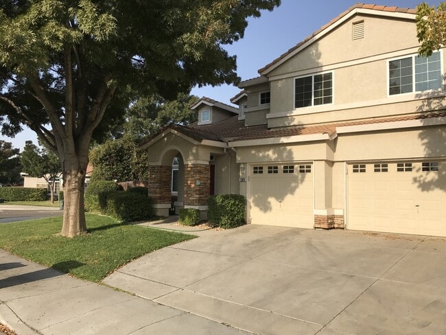 Photo - Beautiful 4 Bedroom, 2.5 Bath Master BR downstairs Tracy Home