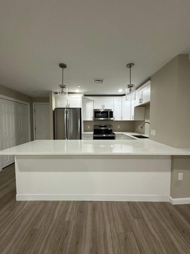 Photo - 64 Willard St Unidad 110