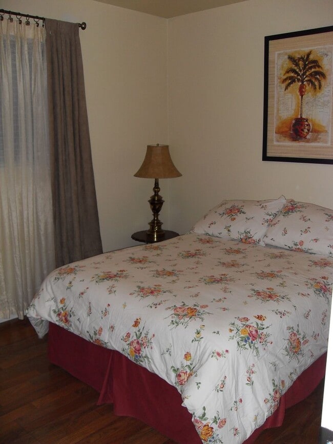 Photo - West-Flagstaff 4bd/2ba House Near NAU & CCC -Students & Pets OK!! Avail. July 10th!