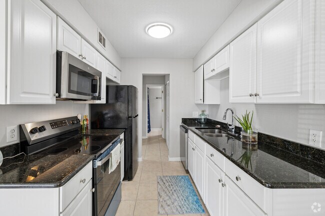 2BR, 2BA - 947SF - Kitchen - Seaside Villas Apartments