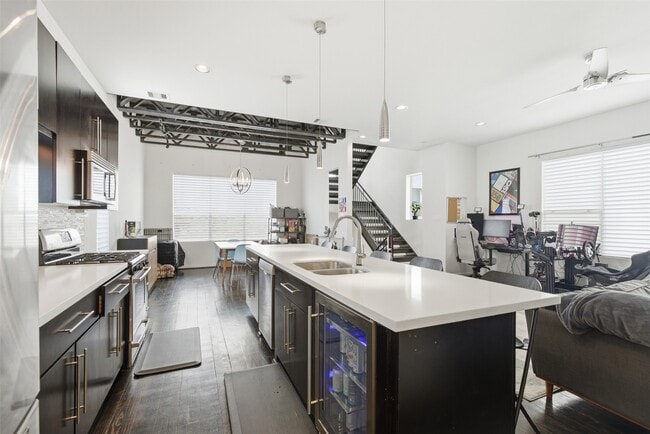 Photo - 4704 Crawford St