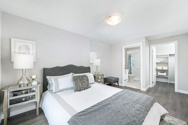 Photo - 220 Ira Needles Blvd