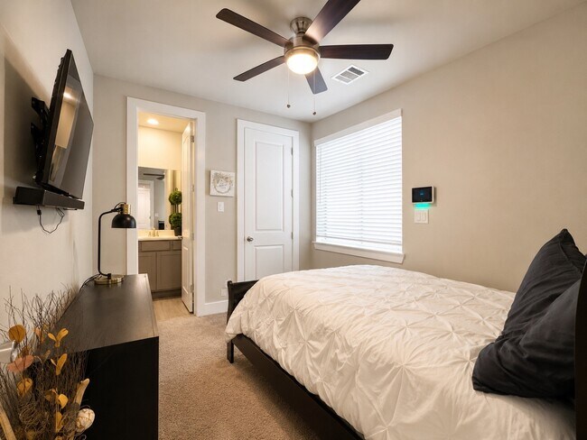 Photo - 731 Janisch Rd