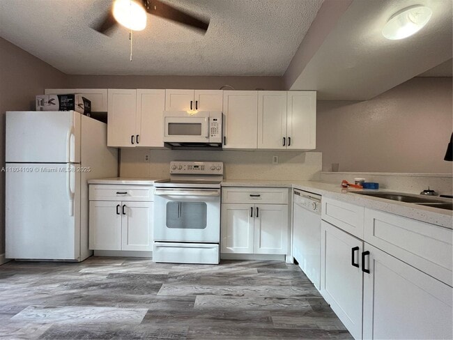 Photo - 843 Crystal Lake Dr Townhome