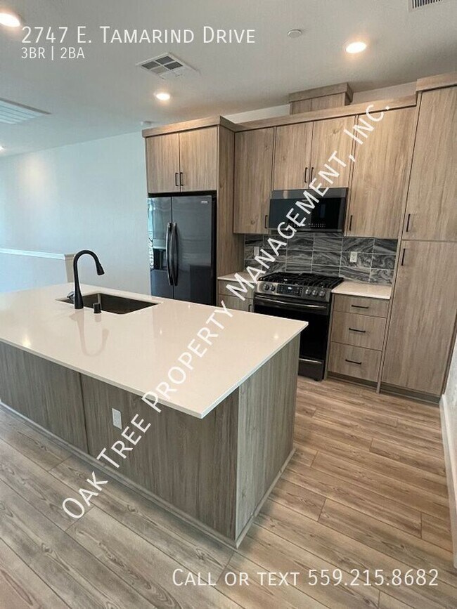 Photo - 2747 E Tamarind Dr
