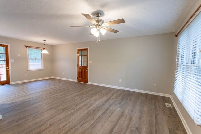 Photo - 321 Oak Meadows Dr