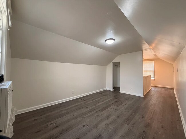 Photo - 3 Bed with extra loft room upstairs and 2 Bath in Atlanta!