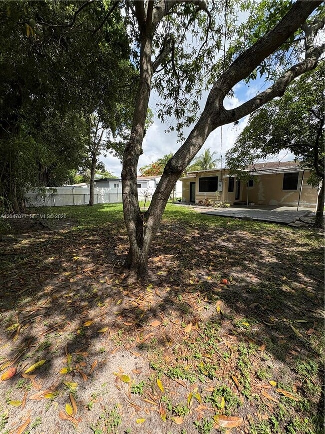 Photo - 650 NE 137th St