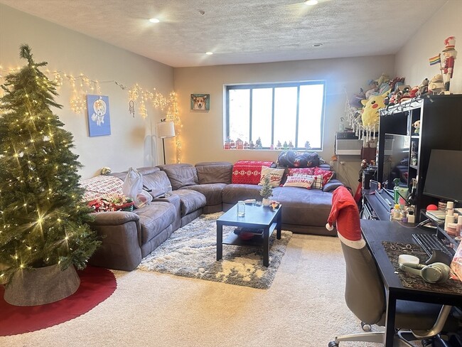 Building Photo - 67 Milliken Ave Unit 21B