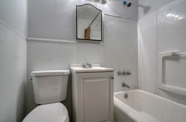 Photo - 4000 Hilton Rd Unit 1