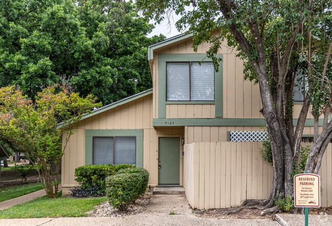 Building Photo - 9524 Quail Village Ln Rental