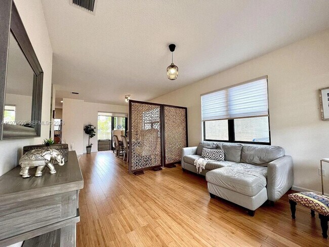 Photo - 965 NE 193rd Terrace