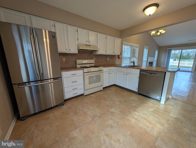 Photo - 33 Banbury Ct