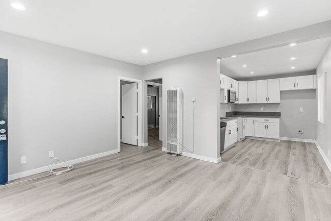 Photo - 113 S Lillie Ave Unidad 201-04