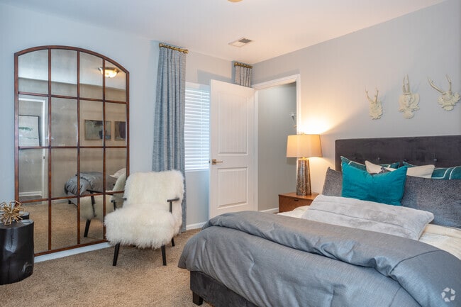 2BR, 2BA - 1,035SF w/Sunroom - Bedroom