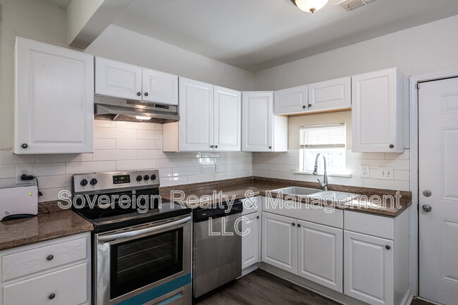 Building Photo - 404 Paines Ave NW Rental
