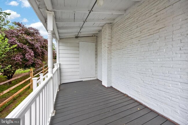Photo - 24 E 5th St