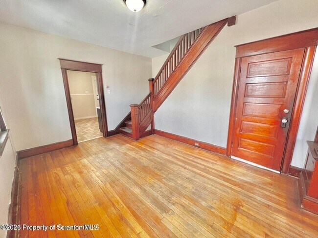 Photo - 637 E Elm St