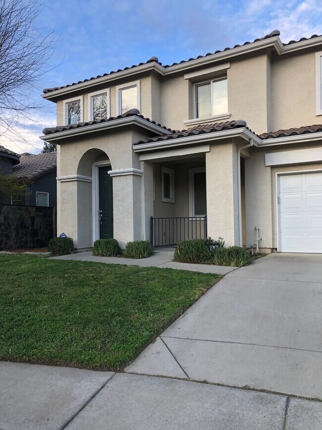 Photo - 2141 Buck River St