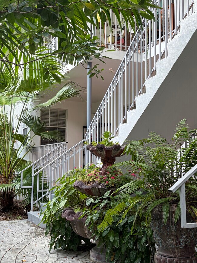 Photo - 1561 West Ave Unit BOUTIQUE JUNGLE OASIS ????