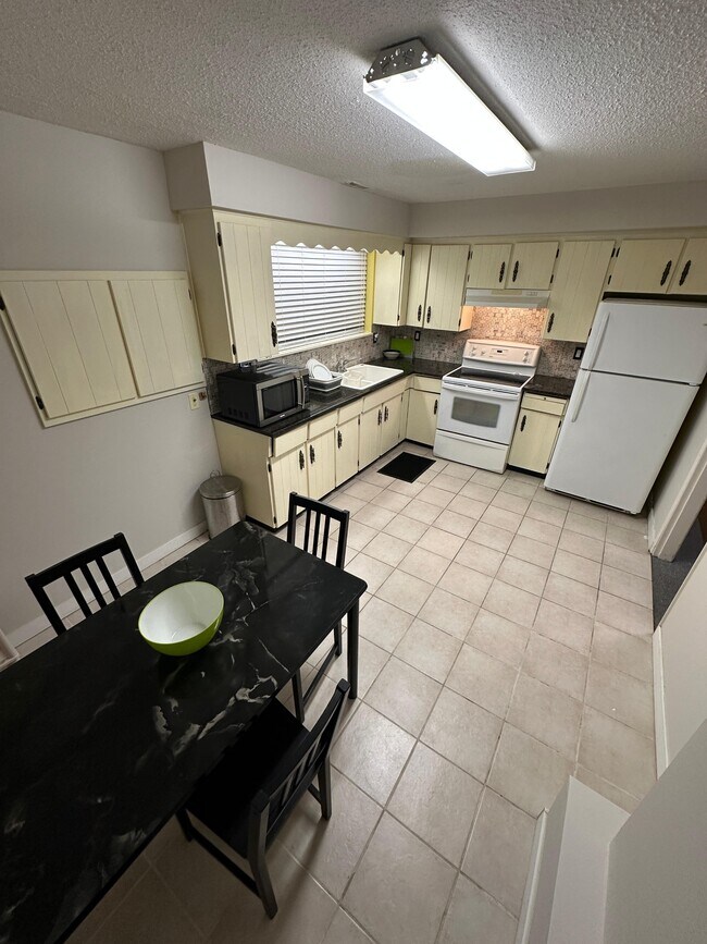 Photo - 784 E 56th Ave