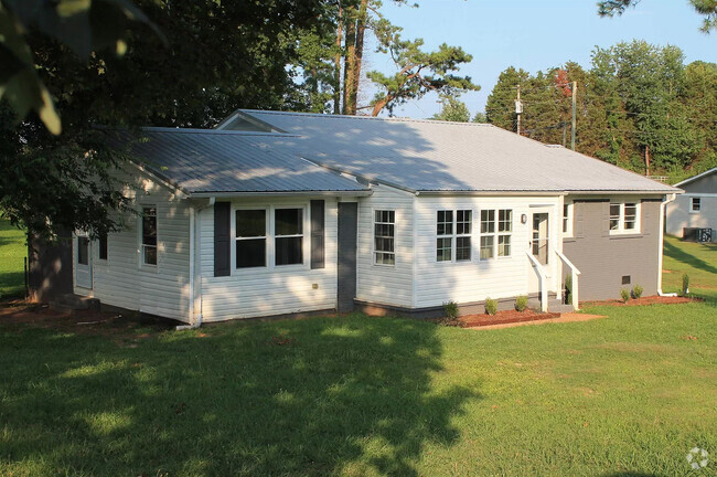 Building Photo - 2226 Windcrest Dr Rental