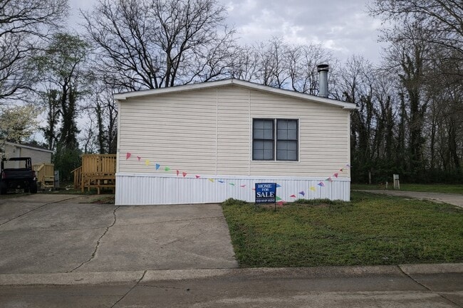 Building Photo - 12 Deerwood Park