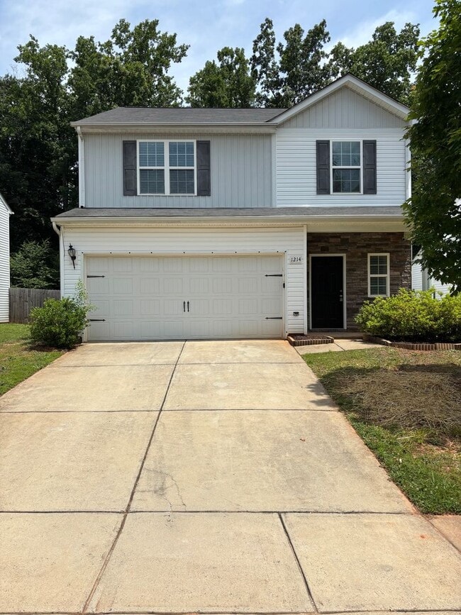 Four Bedroom Home In Mineral Springs/Unive... - Four Bedroom Home In Mineral Springs/Unive...