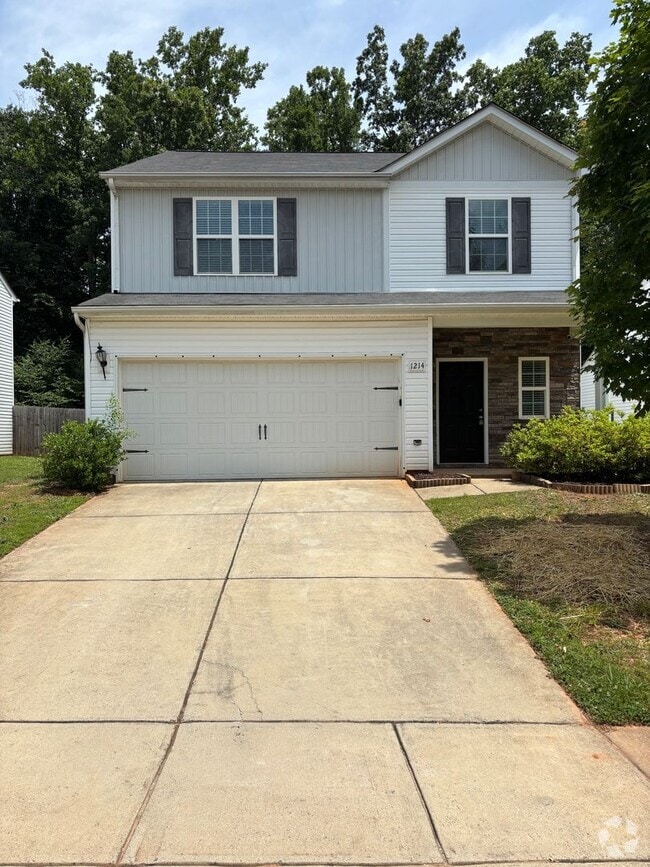Building Photo - Four Bedroom Home In Mineral Springs/Unive...