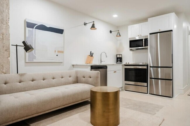 Building Photo - 505 E Travis St Unit ID1267124P Rental