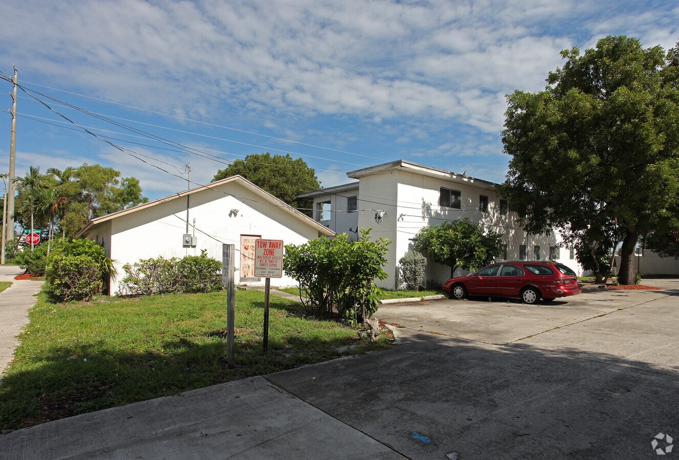 Photo - 1570 N Dixie Hwy