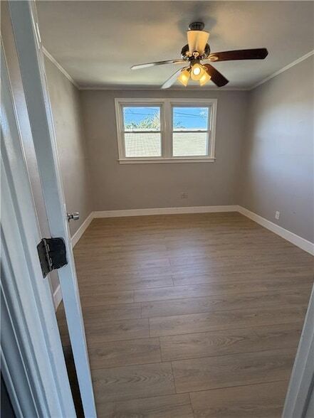 Photo - 10528 Alan St