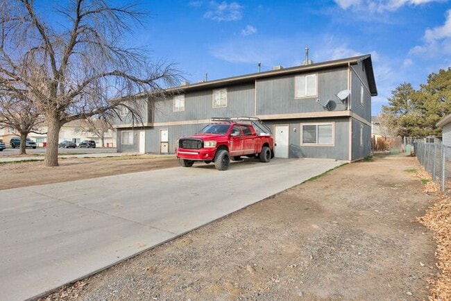 Building Photo - 3 Bed 2 Bath Townhome