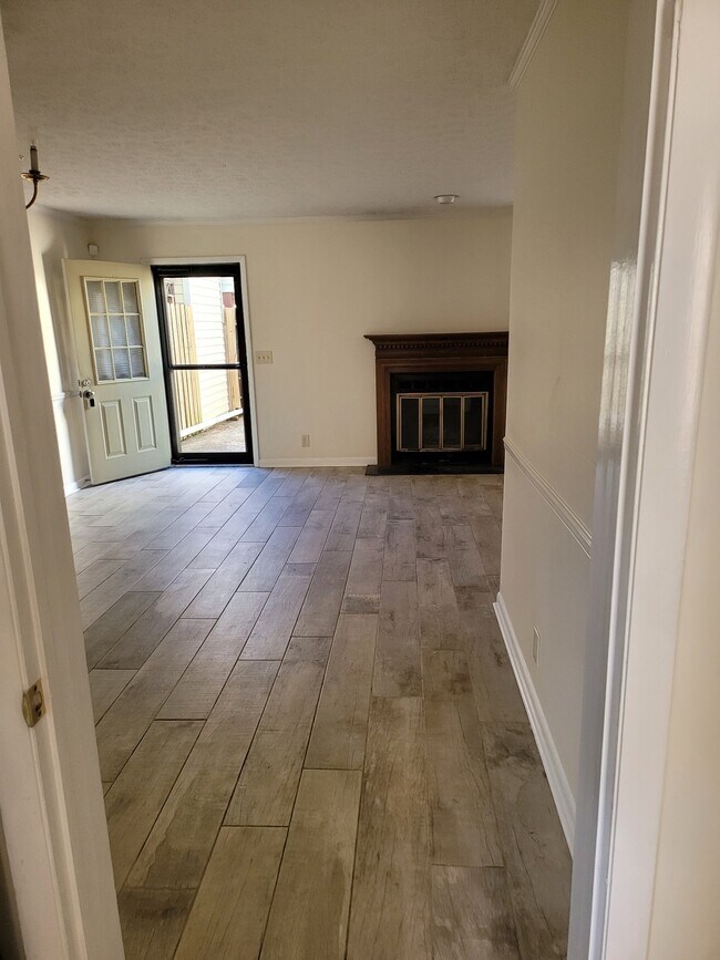 Photo - 255 Mayflower Ln N