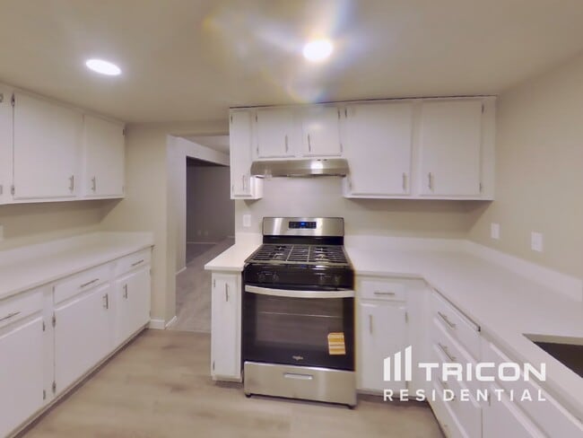 Photo - 787 NE Pinecrest Dr