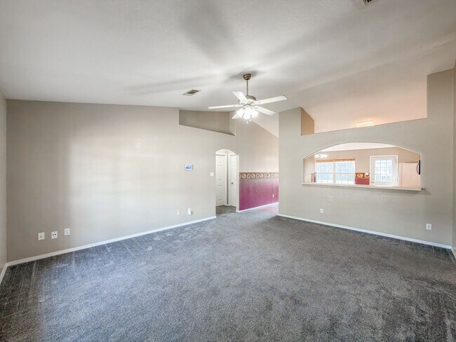 Photo - 604 Chateau Dr