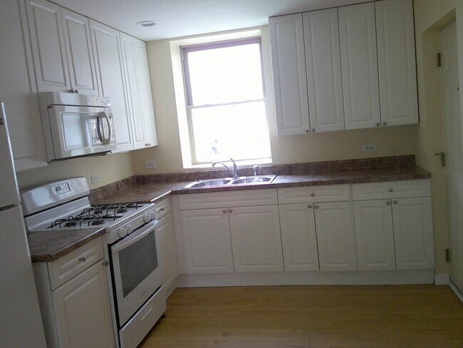 4738 W George St Unit 1W