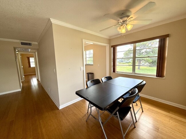 Photo - 73 Hastings E