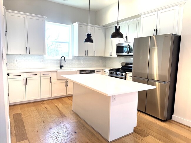 Building Photo - 5338 Donovan Gdns Ln