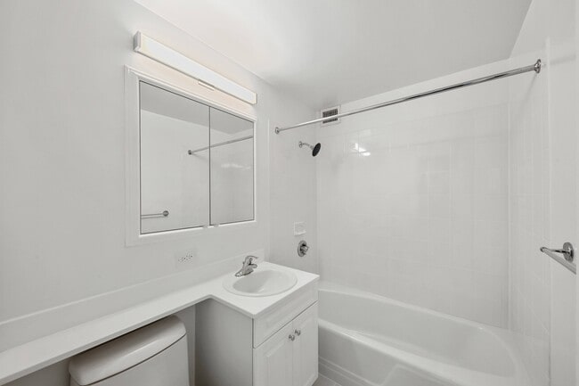 Photo - 252-254 E 74th St