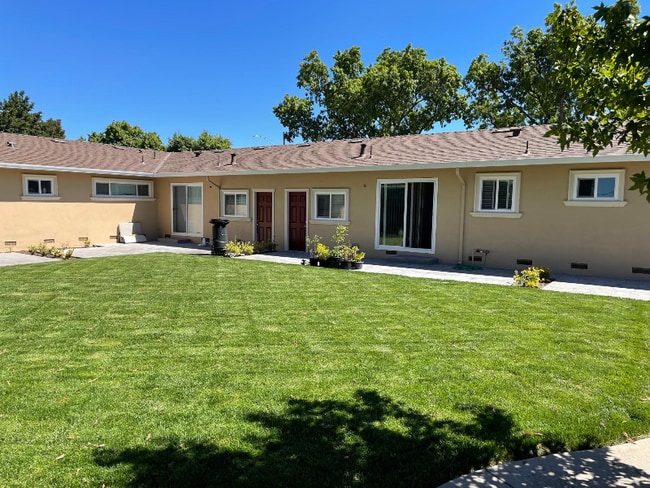 Photo - 436 E Banbury Dr