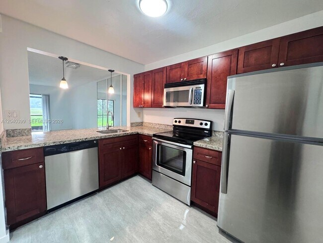 Photo - 10325 NW 11th St Unidad 101