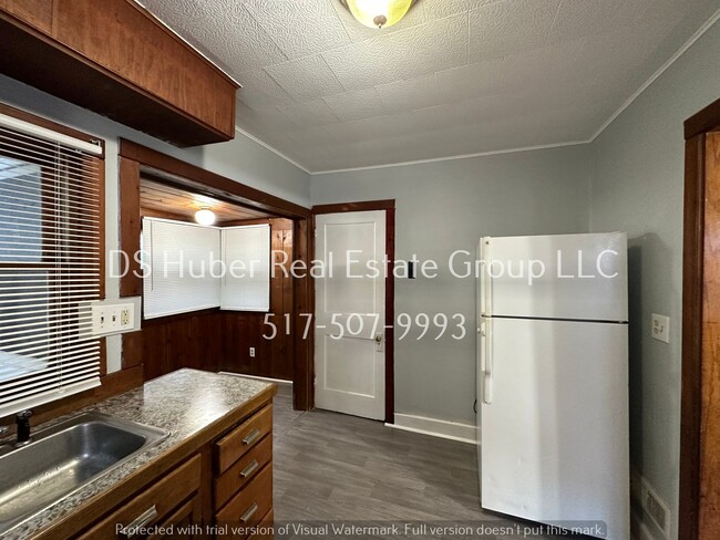 Photo - 1415 Lansing Ave