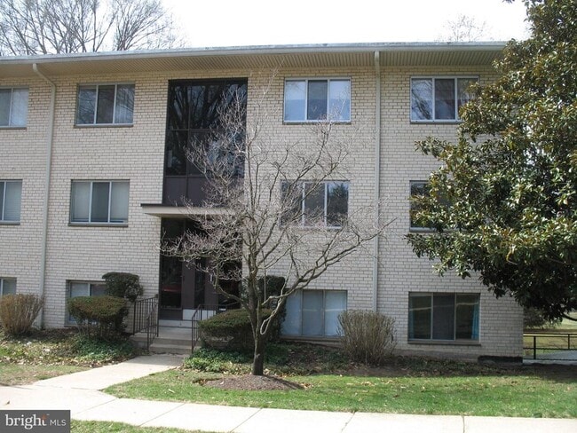 Building Photo - 10232 Rockville Pike Unit 302
