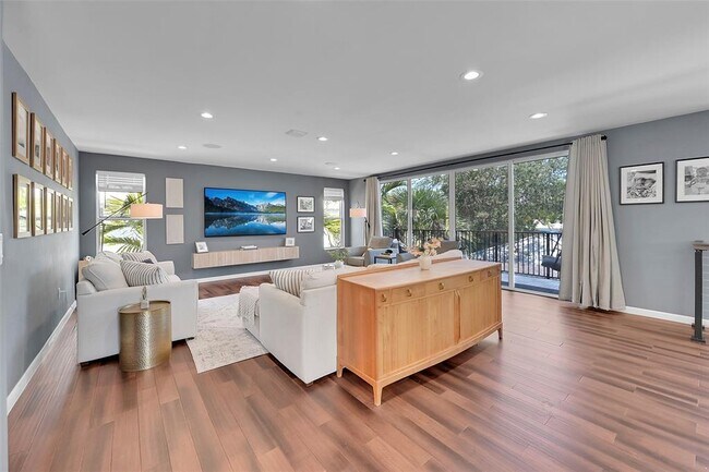 Photo - 640 NE 17th Way