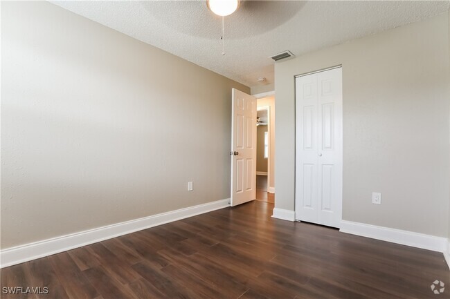 Building Photo - 1060 Elaine St Rental